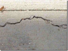 اسباب شروخ الخرسانة بعد الصبة وطرق عمل عزل اسطح للمباني-0556798417